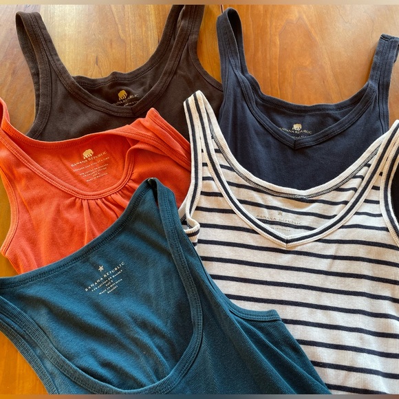Banana Republic Tops - Banana Republic 5 tank tops - excellent condition - Size S